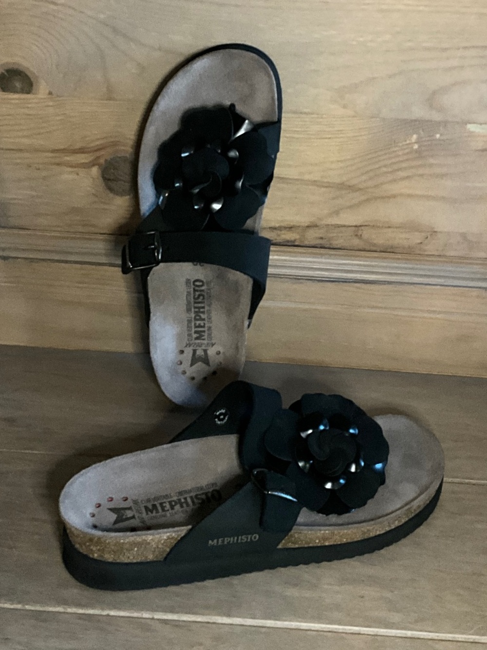 Mephisto Helen Air Relax Thong Sandal W8.5/EU39 Black Leather Flower Cork EUC